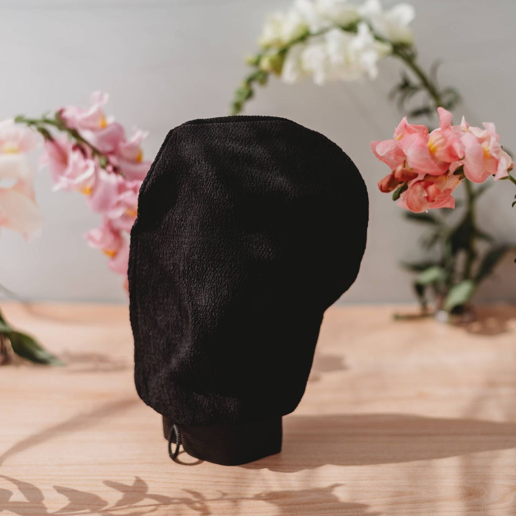 Deep exfoliating glove for even self tan