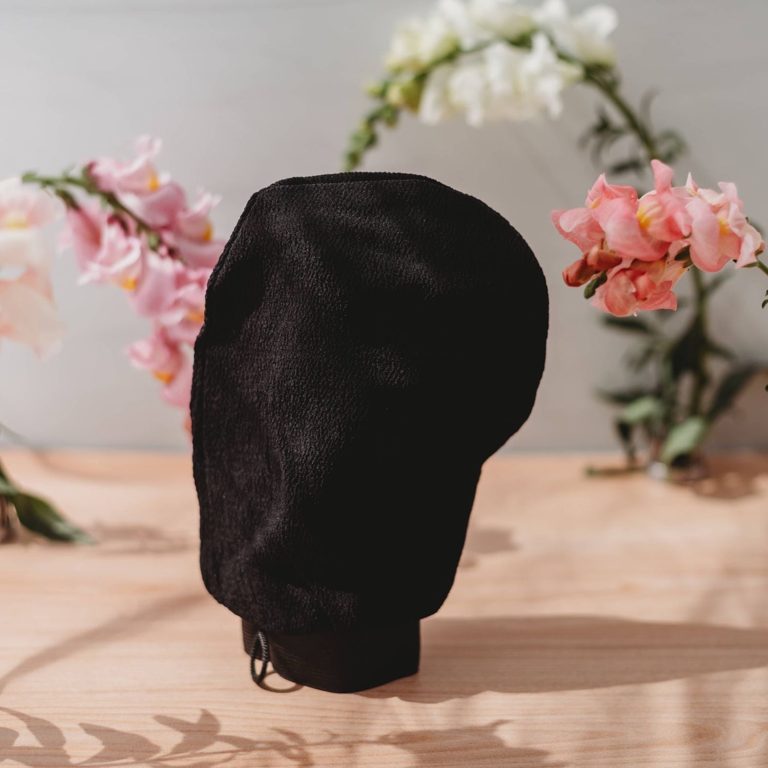 Deep exfoliating glove for even self tan